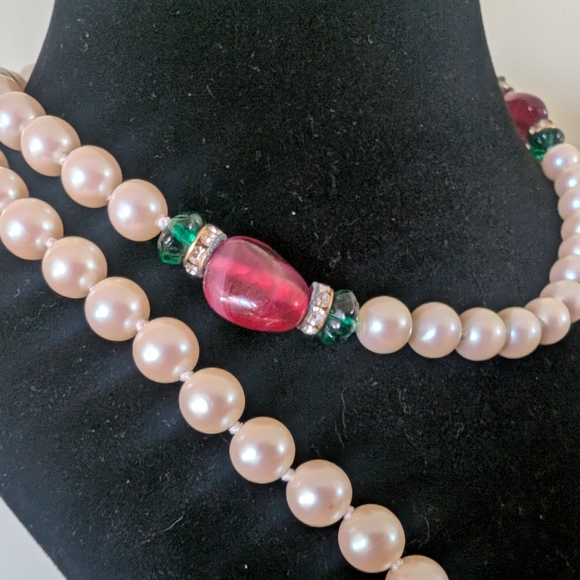 Faux Pearl and Red Green Beaded Necklace - Picture 5 of 9